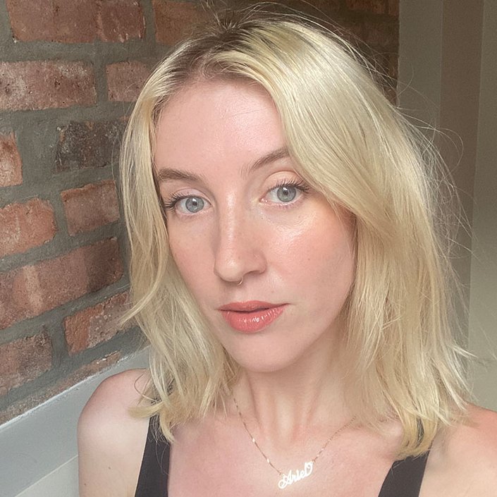 person wearing Maybelline New York Super Stay Vinyl Ink Liquid Lip Color in Peachy
