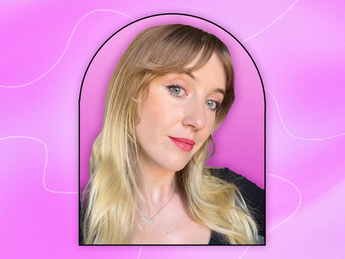 Picture of an editor on a pink graphic background