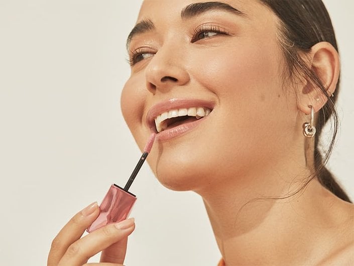 18 Lip Glosses We Can’t Live Without in 2024