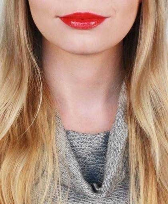 3 Ways to Wear Lip Gloss
